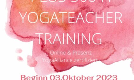 plus 300H Yoga­leh­re­rinnen Weiter­bil­dung  online & Präsenz Beginn 03.10.23